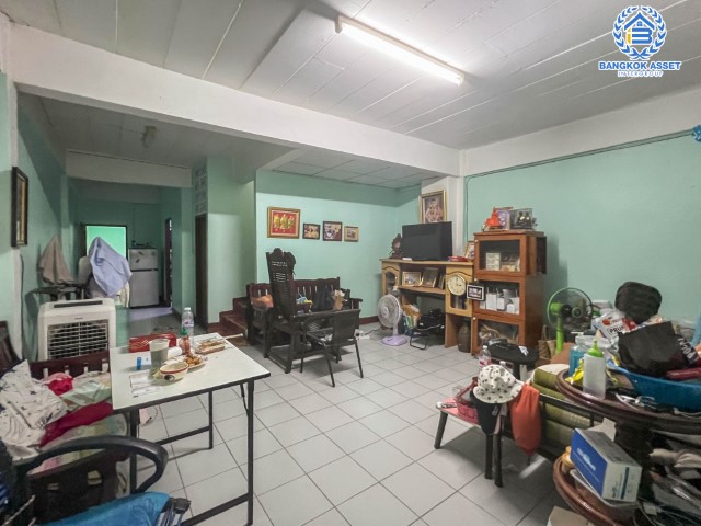 *****ทาวน์เฮ้าส์มือสองย่านกรุงเทพฯ ม.บัณฑิตโฮม วิภาวดี76 เนื้อที่มากถึง 22.5 ตร.ว. ฟังก์ชัน 3 ห้องนอน 2 ห้องน้ำ 1 ที่จอดรถ บ้านพร้อมอยู่ ต่อเติมครัว บนทำเลดีติดถ.วิภาวดี-รังสิต ใกล้รถไฟฟ้าสายสีเขียว "สถานีคปอ." และทางด่วน "ดอนเมืองโทลเวย์" จองด่วน!